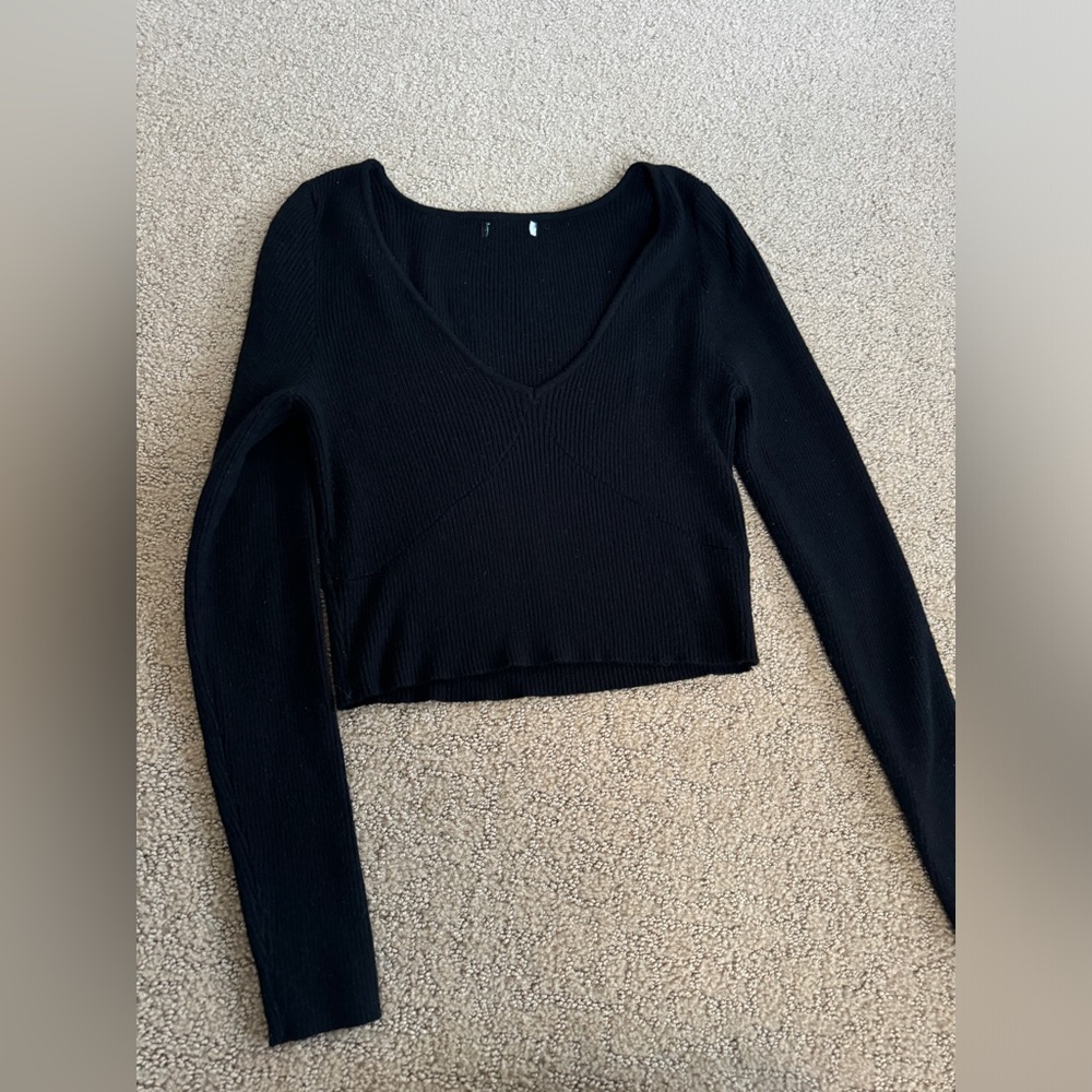 Black crop thin sweater